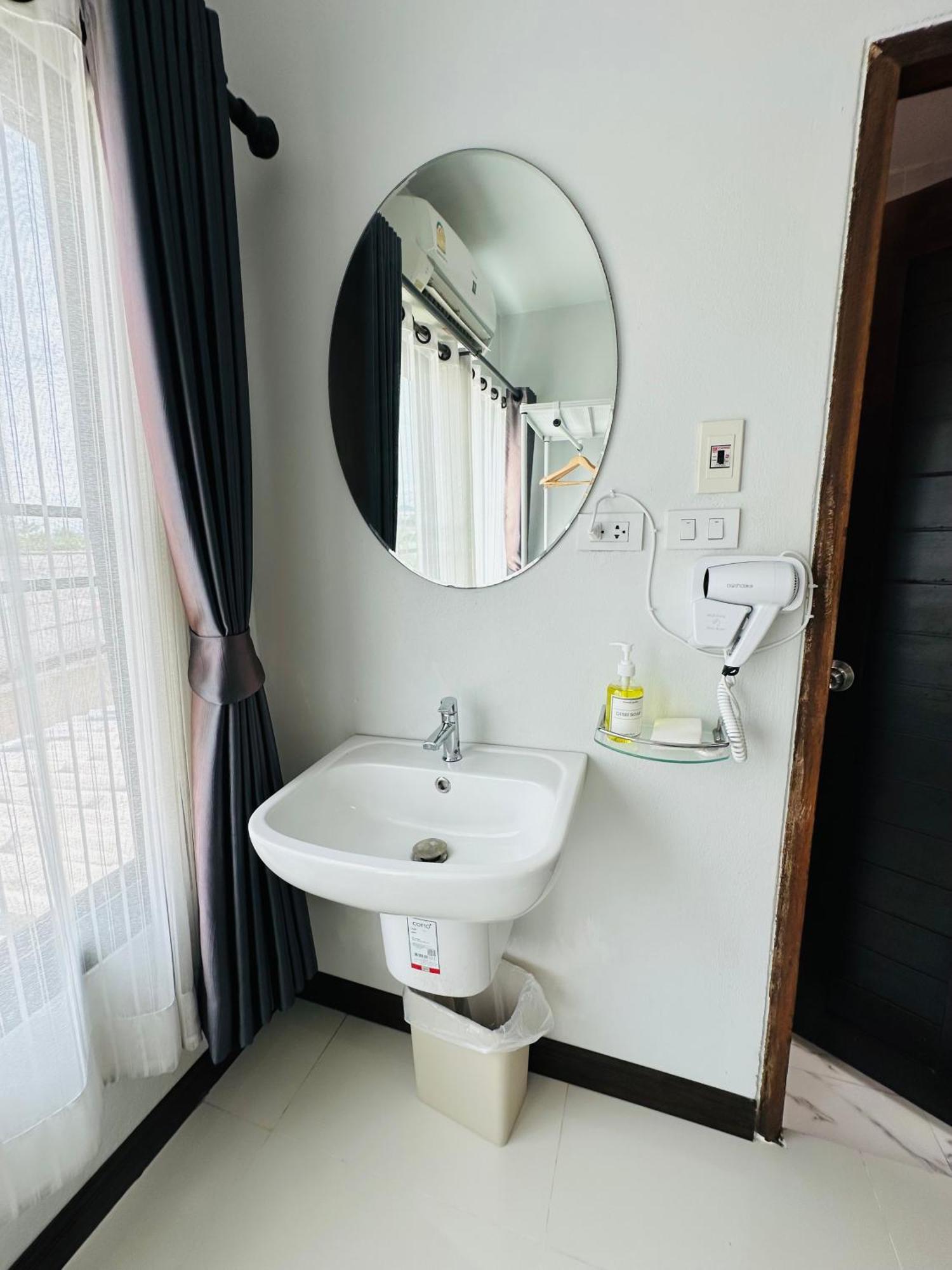 Service Apartment Lampang Room202 ใจกลางเมืองใกล้กาดกองต้า Ngoại thất bức ảnh